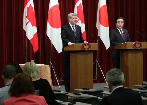 Photograph of the leaders at the joint press announcement