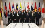 Photograph of the Prime Minister receiving a courtesy call from the economic ministers of ASEAN countries 1
