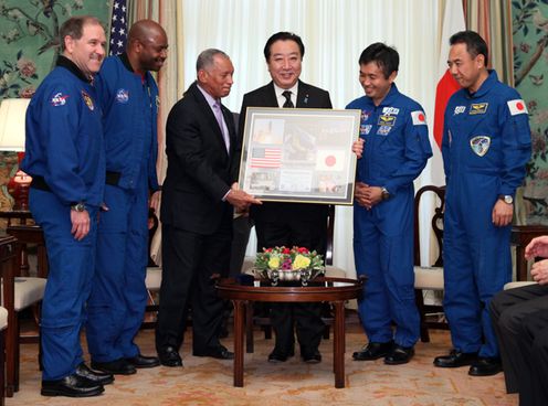 Photograph of the Prime Minister receiving a courtesy call from the Administrator of NASA, Mr. Charles Bolden, and Japanese and American astronauts 1