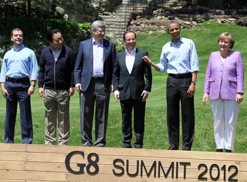 Photograph of the leaders of G8 countries attending a photo session 2