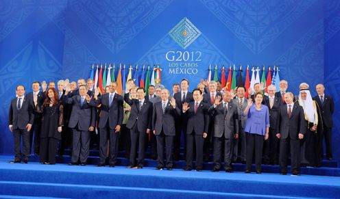 Photograph of the G20 leaders attending a photo session