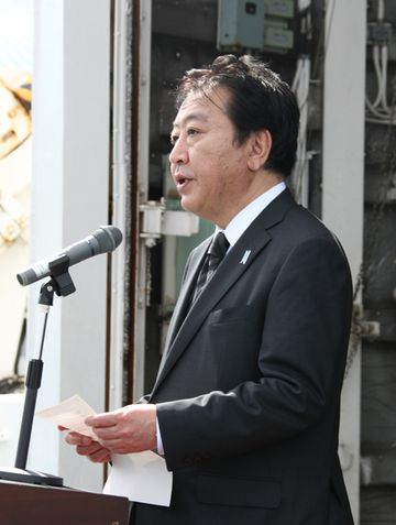 Photograph of the Prime Minister delivering an address on the patrol vessel <i>Ryukyu</i> 1