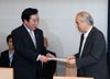 Photograph of the Prime Minister receiving a report from the Chairman of the Frontier Subcommittee, Dr. Takashi Onishi