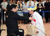 Photograph of the Prime Minister presenting a medal to Sakana-kun at the ceremony to commend contributors to promote the country as a 