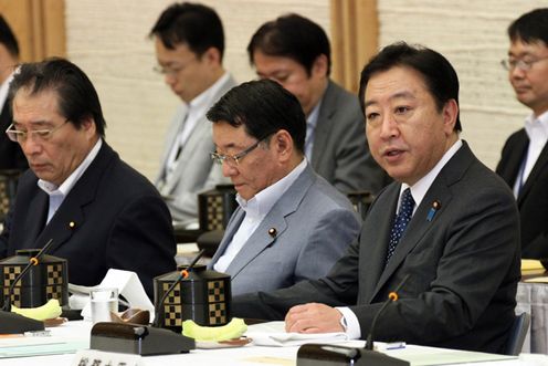 Photograph of the Prime Minister delivering an address at the meeting with Chairpersons of Prefectural Assemblies 2