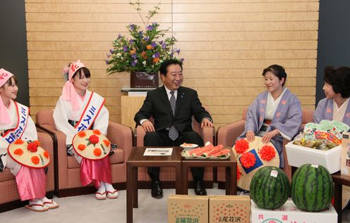 Photograph of Prime Minister Noda receiving a courtesy call from the people related to tourism in Yamagata Prefecture