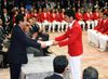 Photograph of Prime Minister Noda presenting a commemorative gift to boxing athlete Ryota Murata