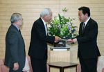 Photograph of Prime Minister Noda meeting with the Chairman of the Japan Chamber of Commerce and Industry, Mr. Tadashi Okamura 1