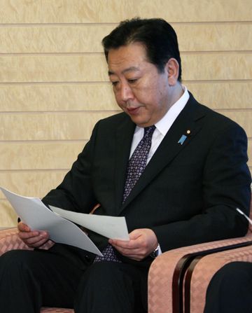 Photograph of Prime Minister Noda meeting with the Chairman of the Japan Chamber of Commerce and Industry, Mr. Tadashi Okamura 2