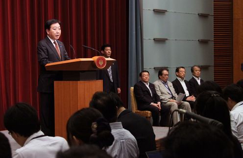 Photograph of the Prime Minister holding a press conference 3
