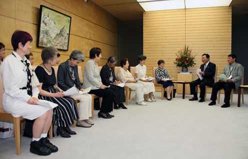 Photograph of the Prime Minister hearing a request from the International Women's Year Liaison Group