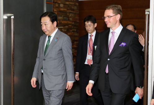 Photograph of Prime Minister Noda and Prime Minister Jyrki Katainen at the Japan-Finland Summit Meeting