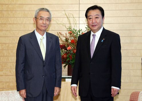 Photograph of Prime Minister Noda receiving a courtesy call from the government CIO, Mr. Koichi Endo 1