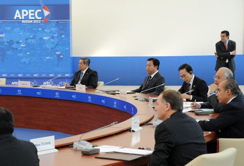 Photograph of the Prime Minister at the Retreat Session 1 of the APEC Economic Leaders' Meeting