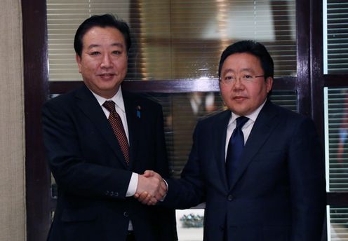 Photograph of the Prime Minister at the Japan-Mongolia Summit Meeting 1