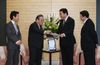 Photograph of the Prime Minister receiving a courtesy call from the President of Ashinaga, Mr. Yoshiomi Tamai 2