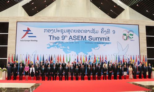 Group photograph of the leaders at the ASEM9