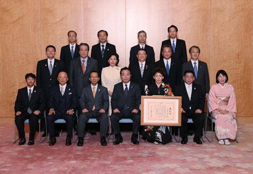 Commemorative photograph at the ceremony to present the National Honor Award