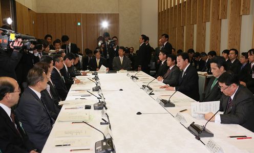 Photograph of the Prime Minister delivering an address at the meeting of the Local Sovereignty Strategy Council 2