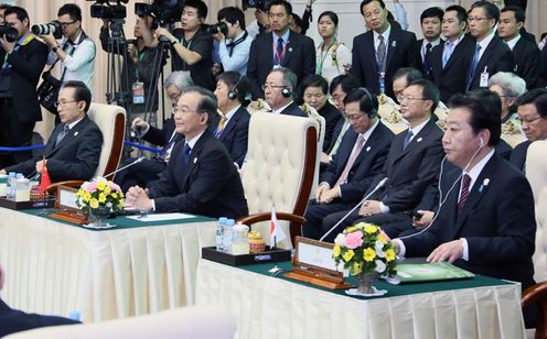 Photograph of the ASEAN+3 Summit Meeting 2