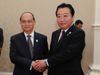 Photograph of Prime Minister Noda shaking hands with the President of the Republic of the Union of Myanmar, Mr. Thein Sein, at the Japan-Myanmar Summit Meeting