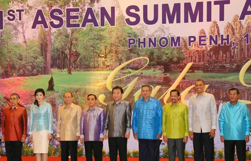 The photo session of leaders at the Gala Dinner hosted by the Prime Minister of the Kingdom of Cambodia, Mr. Samdech Hun Sen, and his wife
