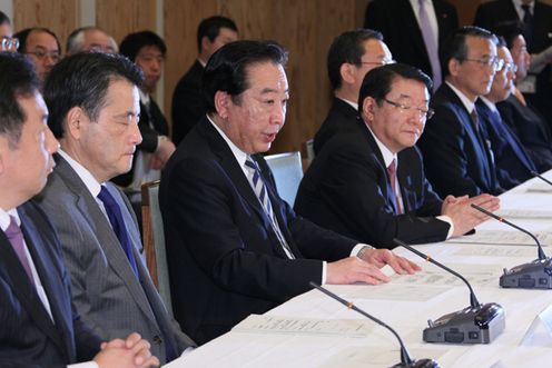 Photograph of the Prime Minister delivering an address at the meeting of the Nuclear Emergency Response Headquarters 1