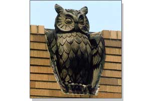 The horned owl on top of the Kantei